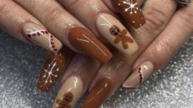 Getting Festive: Christmas Nails